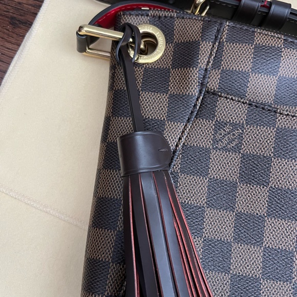 SOLD Authentic Louis Vuitton South Bank Besace - Picture 6 of 14